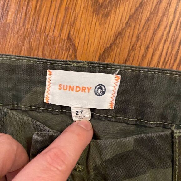 Sundry Red Ribbon Striped Trim Camo Jogger Pants Green Size 27 - Picture 4 of 4